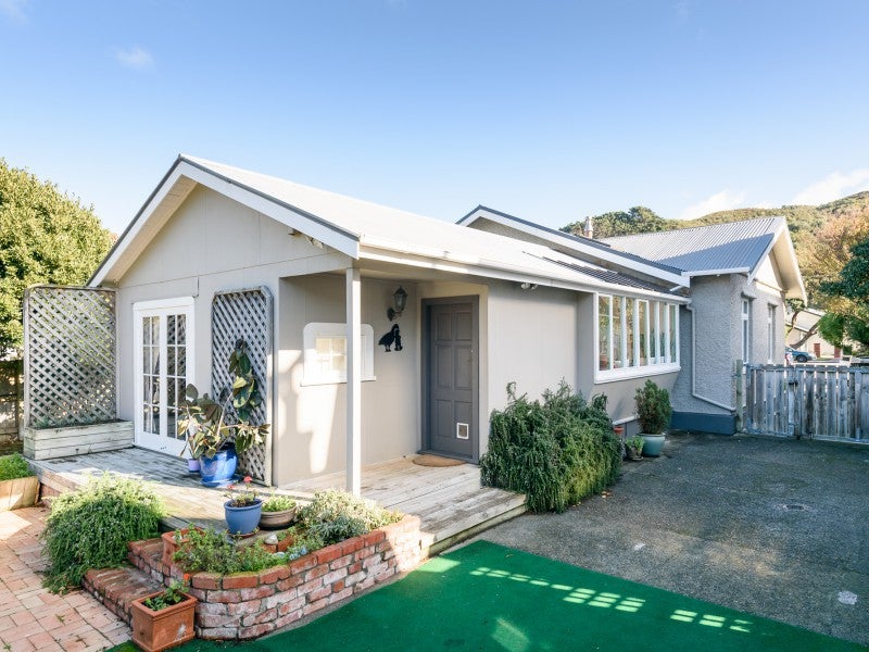 171 The Parade, Island Bay, Wellington - Carousel 1