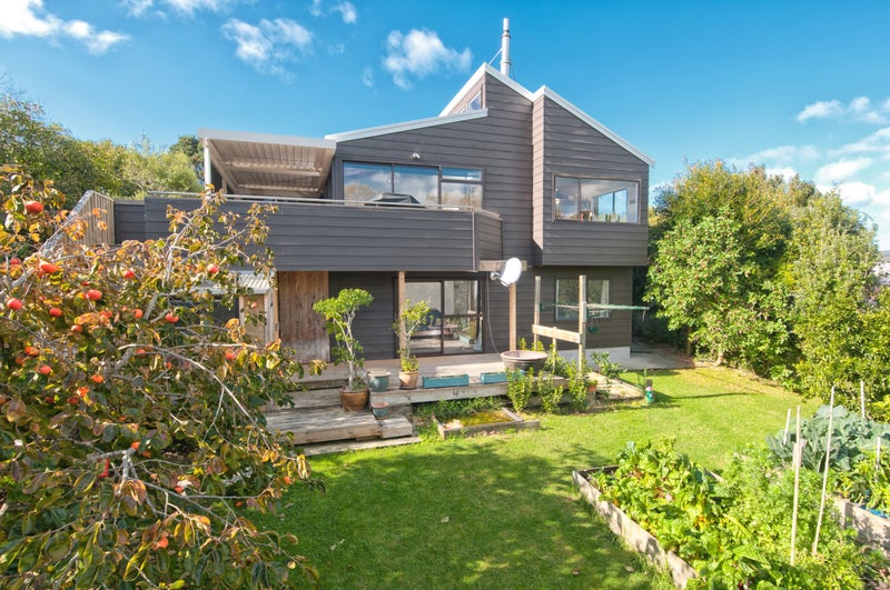 5 Puriri Road, Oneroa, Waiheke Island - Carousel 1