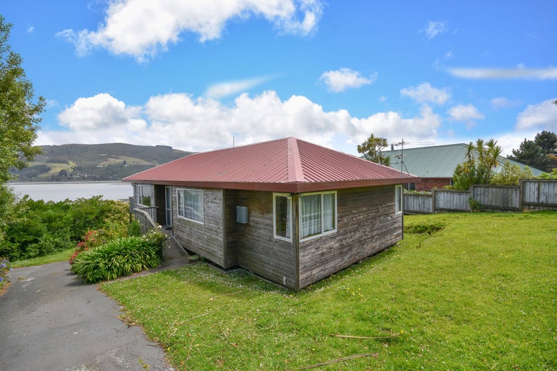 20 Bayne Terrace, Macandrew Bay, Dunedin - Carousel 2