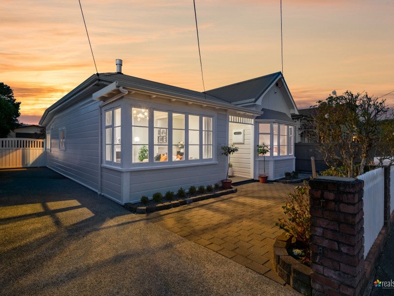 27 Emerson Street, Petone, Lower Hutt - Carousel 1