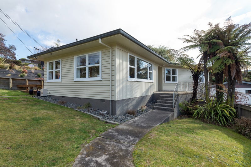 21 Selwyn Road, Lynmore, Rotorua - Carousel 1
