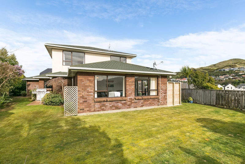 10 Montrose Grove, Churton Park, Wellington - Carousel 1