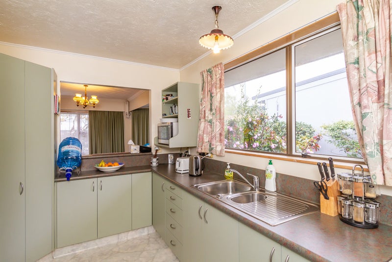 4/6 Cornwall Street, Hutt Central, Lower Hutt - Carousel 2