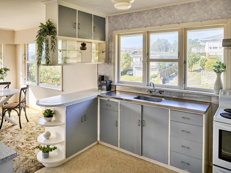 24 Ernest Street, Ranui, Porirua - Carousel 2