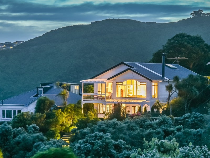 6 Highbury Crescent, Highbury, Wellington - Carousel 1
