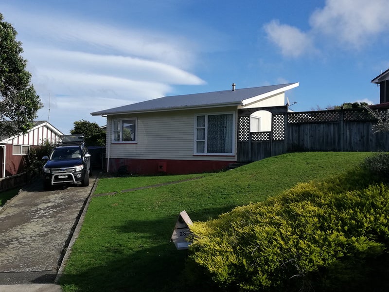 23 Sunshine Crescent, Kelson, Lower Hutt - Carousel 1