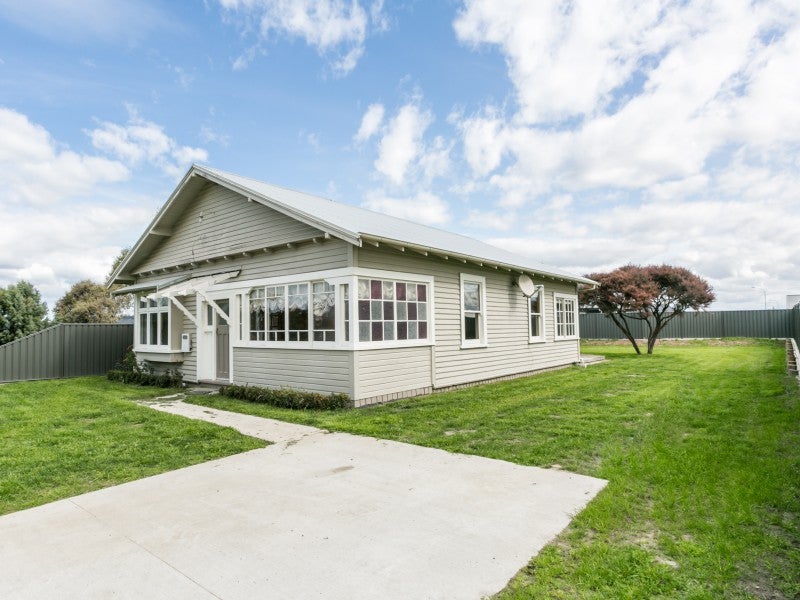 576 Lyndhurst Road, Frimley, Hastings - Carousel 1