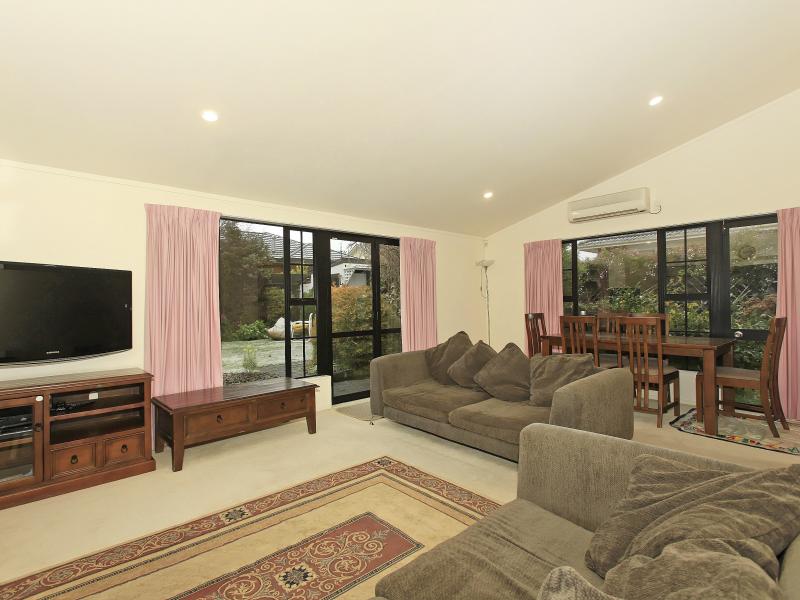 20 Stamford Grove, Avalon, Lower Hutt - Carousel 2