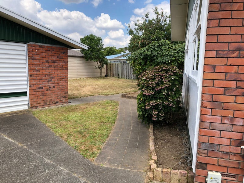 18 Clematis Avenue, Pukete, Hamilton - Carousel 16