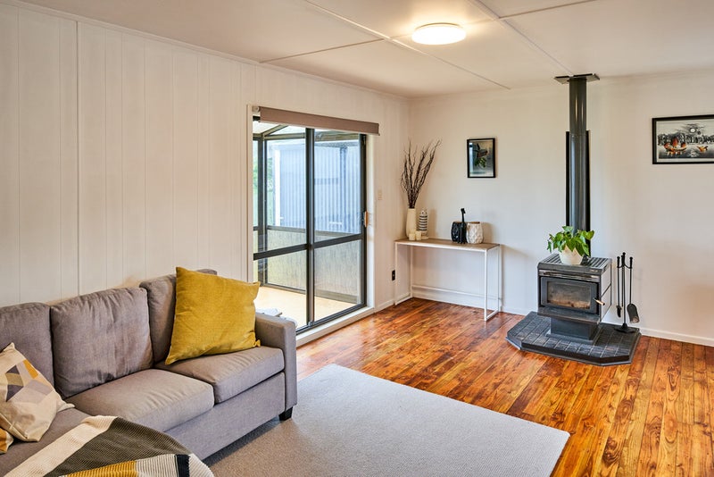 53 Mark Avenue, Paparangi, Wellington - Carousel 1