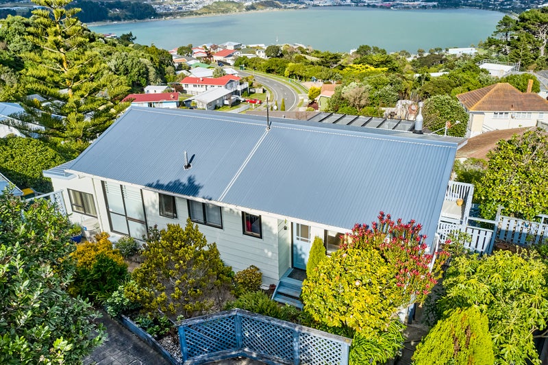 27 Humphreys Grove, Titahi Bay, Porirua - Carousel 1