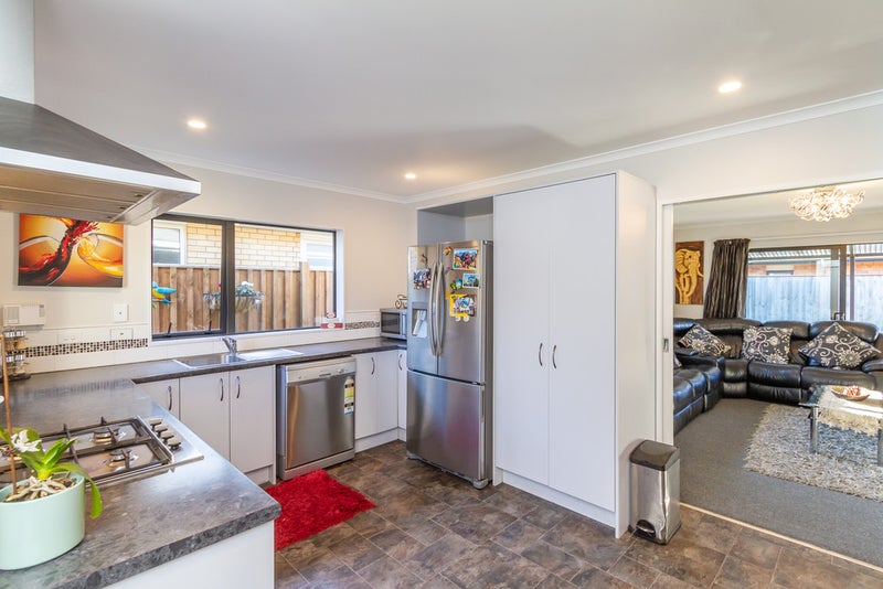 4 Sun Valley Way, Wainuiomata, Lower Hutt - Carousel 2