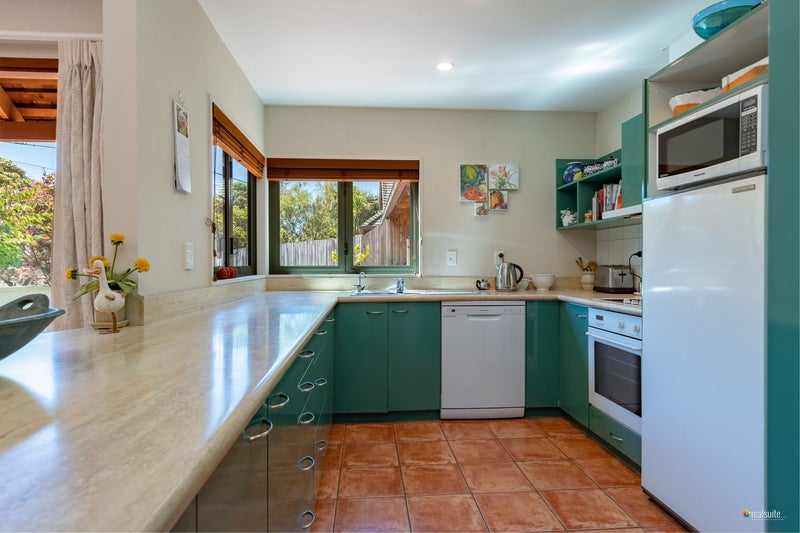 5/3 Gard Street, Silverstream, Upper Hutt - Carousel 2