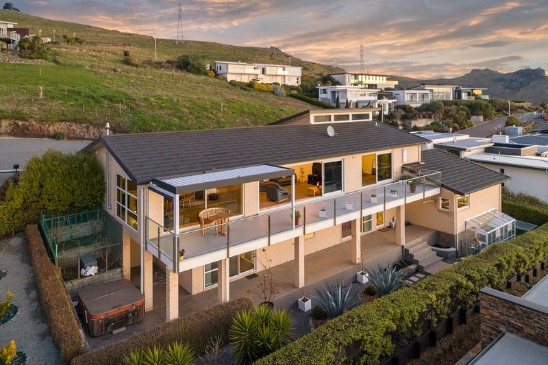 9 Stoneyridge Close, Mount Pleasant, Christchurch - Carousel 1