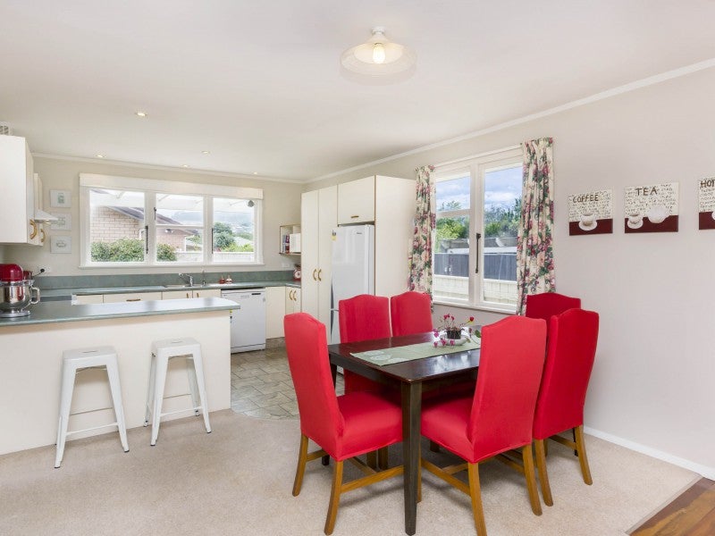 24 Sheridan Crescent, Trentham, Upper Hutt - Carousel 2