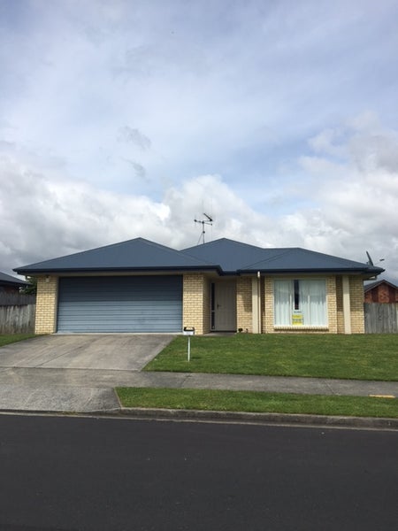 49 Barrington Drive, Huntington, Hamilton - Carousel 1