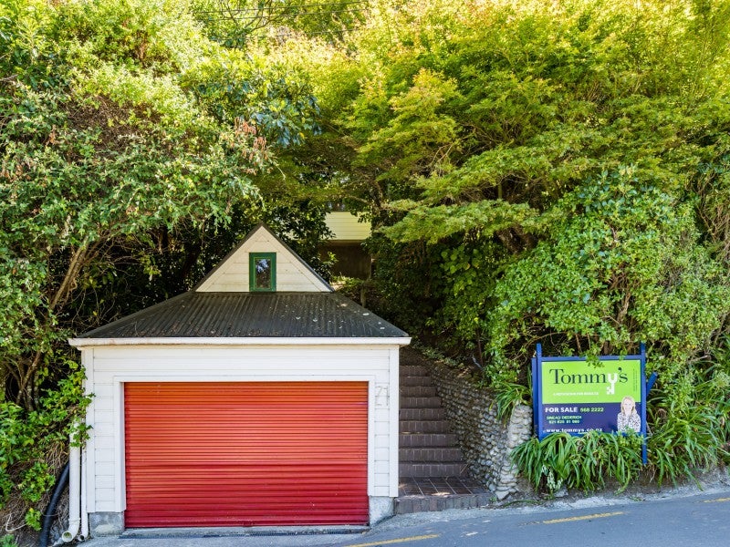 21 Ferry Road, Days Bay, Lower Hutt - Carousel 1