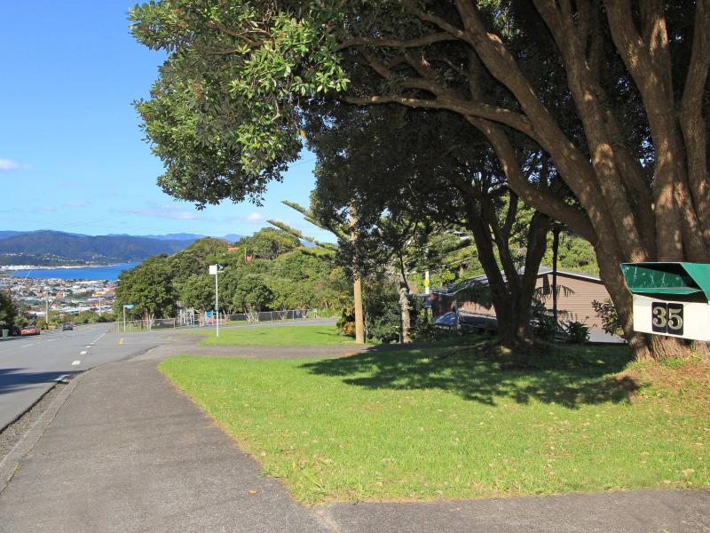 35 London Road, Korokoro, Lower Hutt - Carousel 2