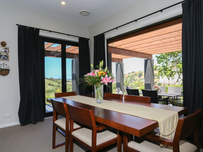 8 Outlook Terrace, Taradale, Napier - Carousel 2