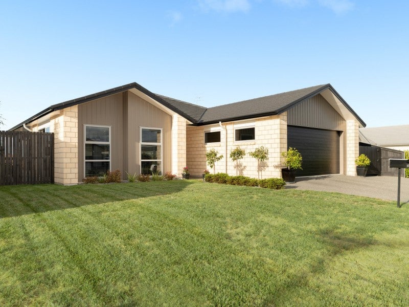 147 Penetaka Heights, Pyes Pa, Tauranga - Carousel 1
