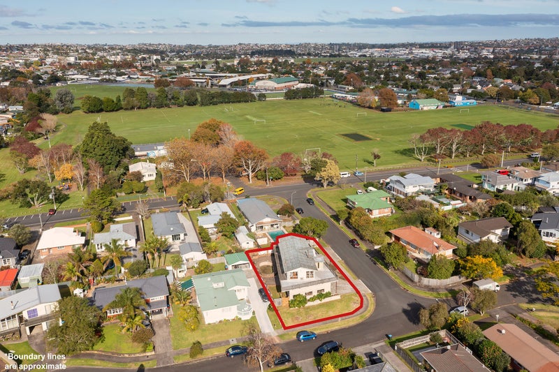 1 Lidcombe Place, Avondale, Auckland - Carousel 26