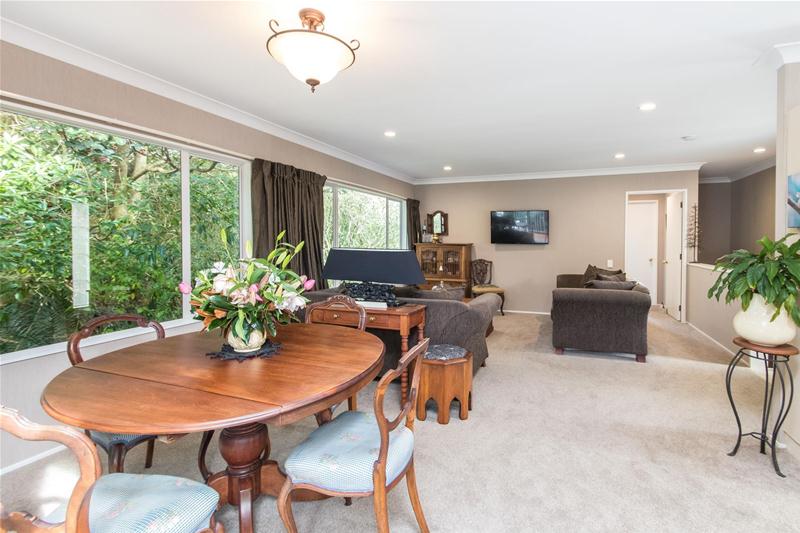 2/12 Vireya Court, Goodwood Heights, Auckland - Carousel 1