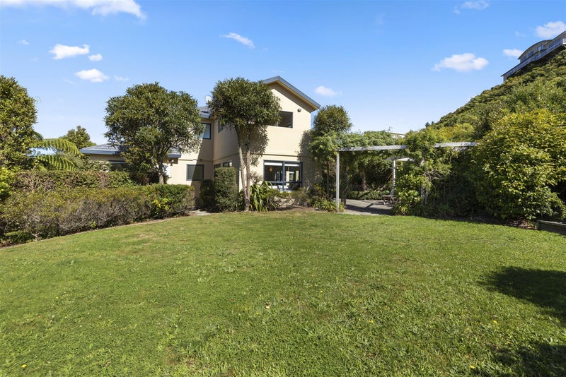 12 Arahiwi Grove, Tirohanga, Lower Hutt - Carousel 2