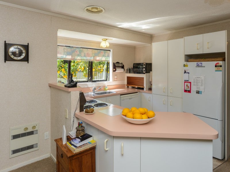 2 Martin Dale, Raureka, Hastings - Carousel 2