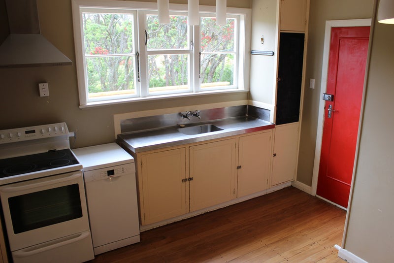 8 Rodney Street, Northland, Wellington - Carousel 2