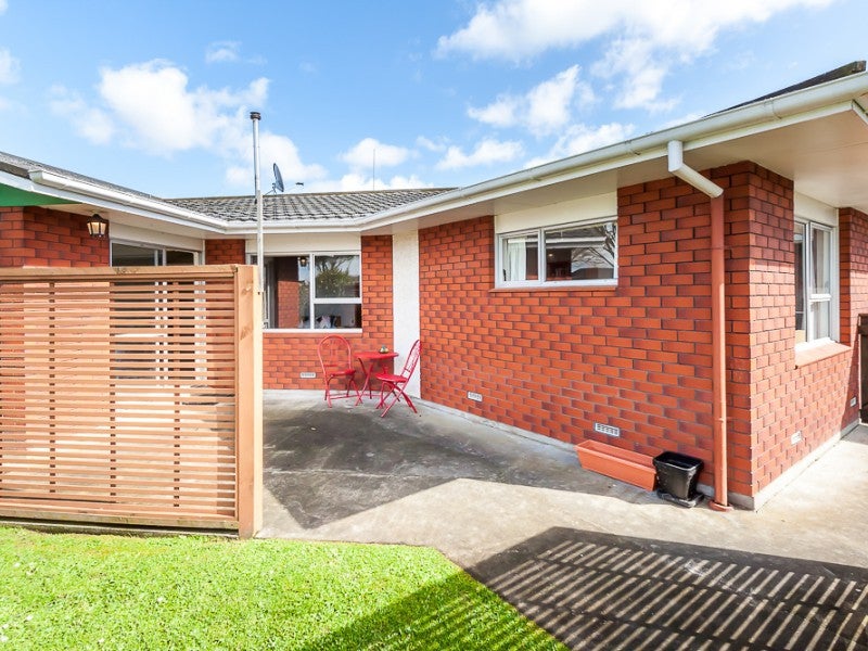 4 Hollows Crescent, Takaro, Palmerston North - Carousel 2