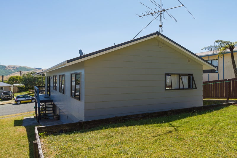 22 Kaitangata Crescent, Kelson, Lower Hutt - Carousel 2