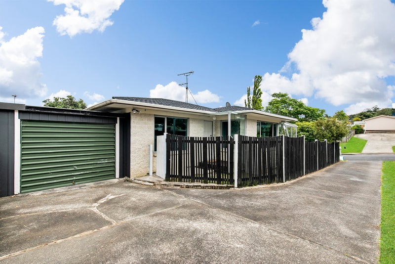 1/32 Simon Ellice Drive, Bayview, Auckland - Carousel 1