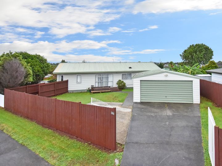 6 Leila Place, Clover Park, Auckland - Carousel 1