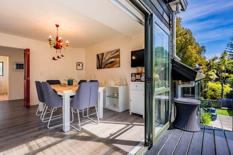 286 Beach Road, Campbells Bay, Auckland - Carousel 1