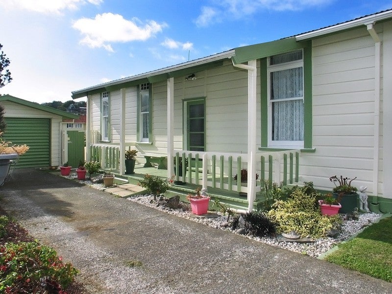 31 Kapiti Crescent, Titahi Bay, Porirua - Carousel 2