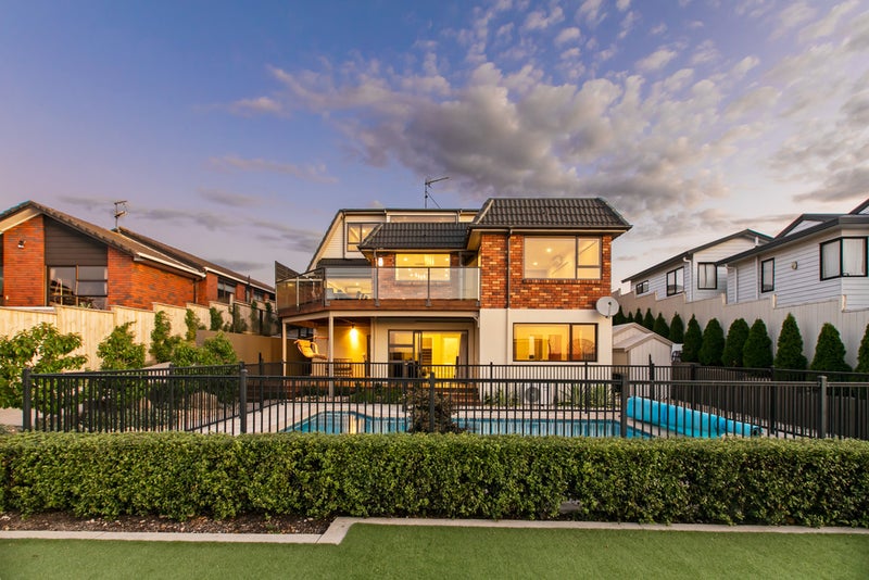 7 Pitlochry Place, Highland Park, Auckland - Carousel 2