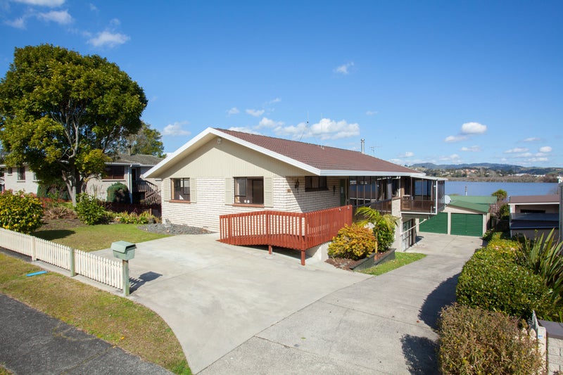 24 Lakeview Terrace, Huntly, Huntly - Carousel 1