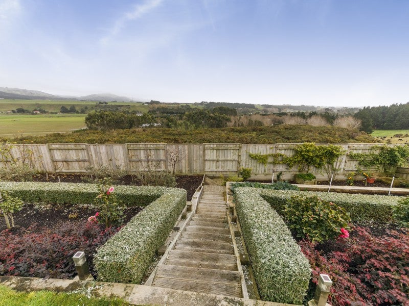148 Pacific Drive, Fitzherbert, Palmerston North - Carousel 21