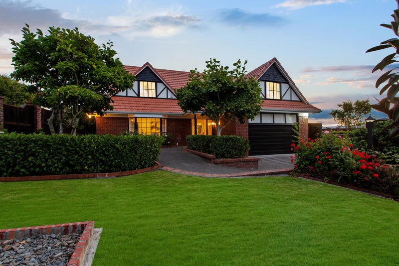 27 Pyatt Crescent, Saint Johns, Auckland - Carousel 1