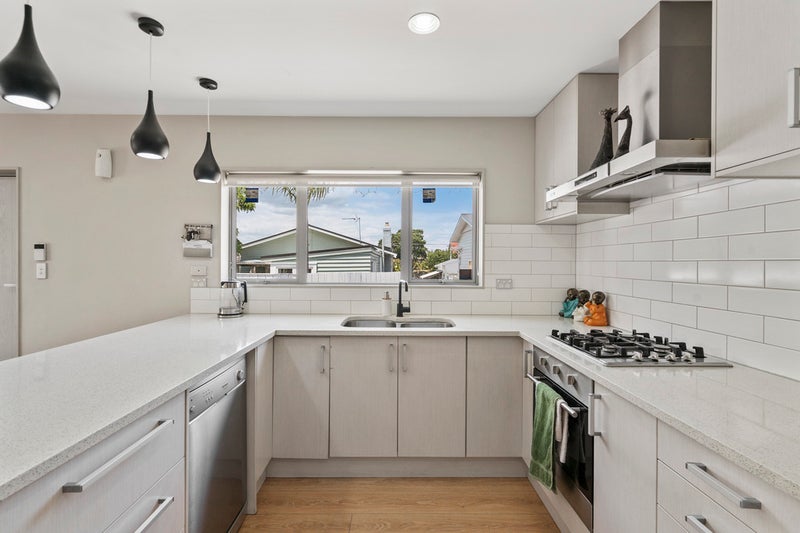 2/53 Hutchinson Avenue, New Lynn, Auckland - Carousel 2