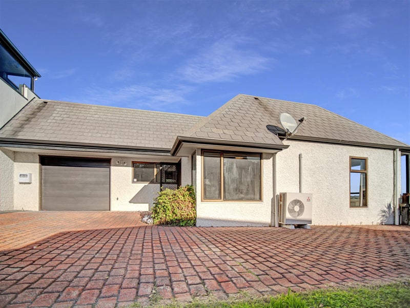 76A The Esplanade, Westshore, Napier - Carousel 1