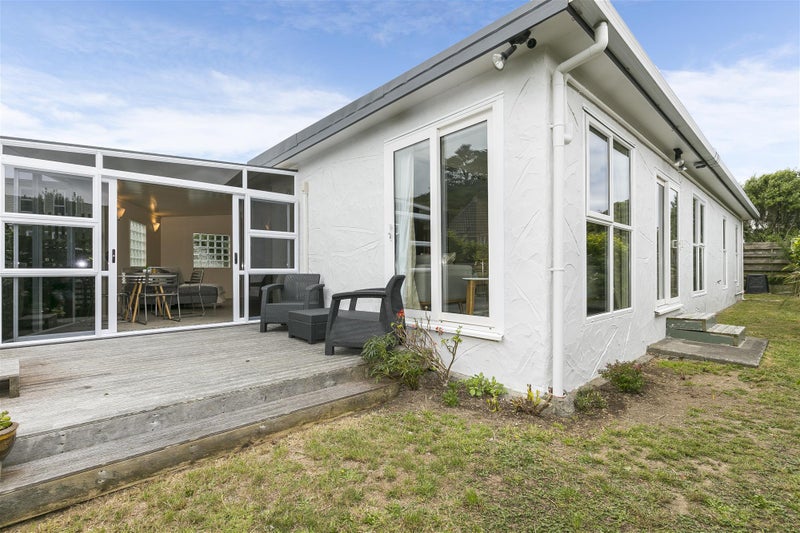 1 Lanark Way, Northland, Wellington - Carousel 2