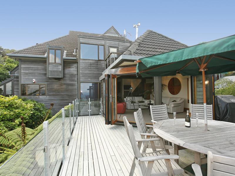 20 Howard Road, Point Howard, Lower Hutt - Carousel 1