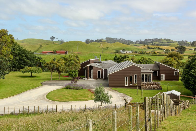 243 Tarata Road, Norfolk, Inglewood - Carousel 1