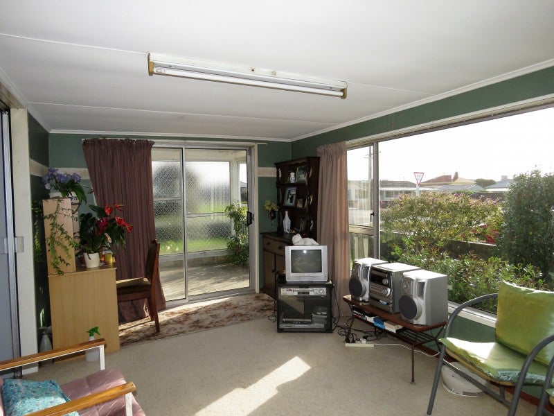 17 Russell Street, Westport, Westport - Carousel 2