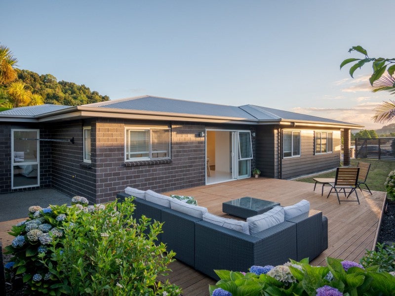 15 Lakeview Quay, Pyes Pa, Tauranga - Carousel 1