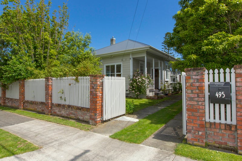 495 Riverside Drive, Fairfield, Lower Hutt - Carousel 2