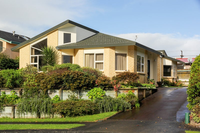 8 Kawaroa Close, New Plymouth, New Plymouth - Carousel 1