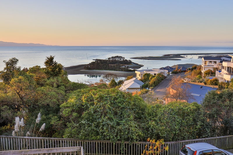 34 Moncrieff Avenue, Britannia Heights, Nelson - Carousel 21