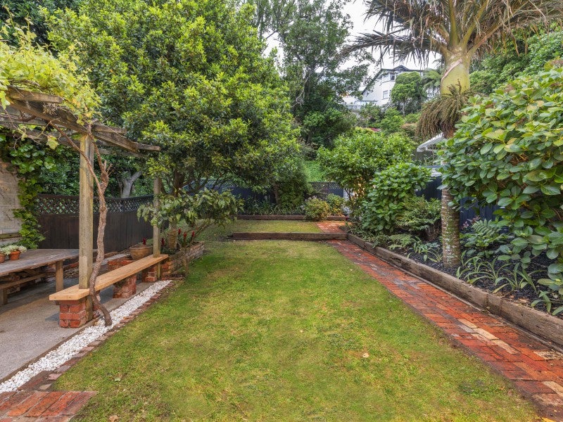 2 Maurice Terrace, Te Aro, Wellington - Carousel 2